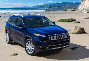 COMFY AND EFFICIENT The Jeep Cherokee Limited has heated leather seats, a remote starter and lots of room—and it gets 31 mpg on the highway.